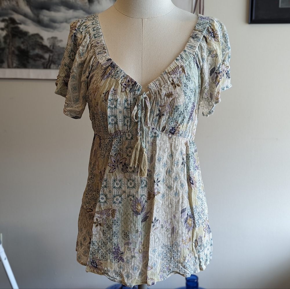 Roe and Doe floral top with adjustable neck line